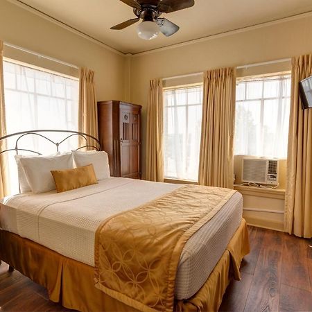 The Faust Hotel New Braunfels Bagian luar foto