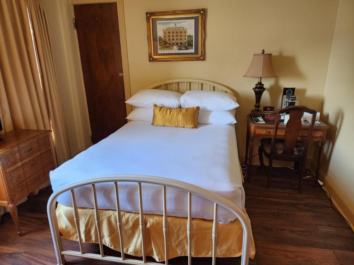 The Faust Hotel New Braunfels Bagian luar foto