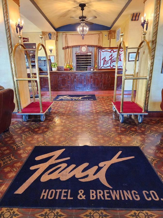 The Faust Hotel New Braunfels Bagian luar foto