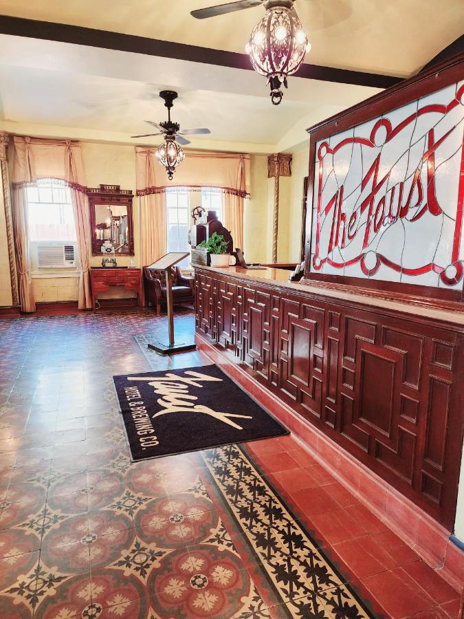 The Faust Hotel New Braunfels Bagian luar foto